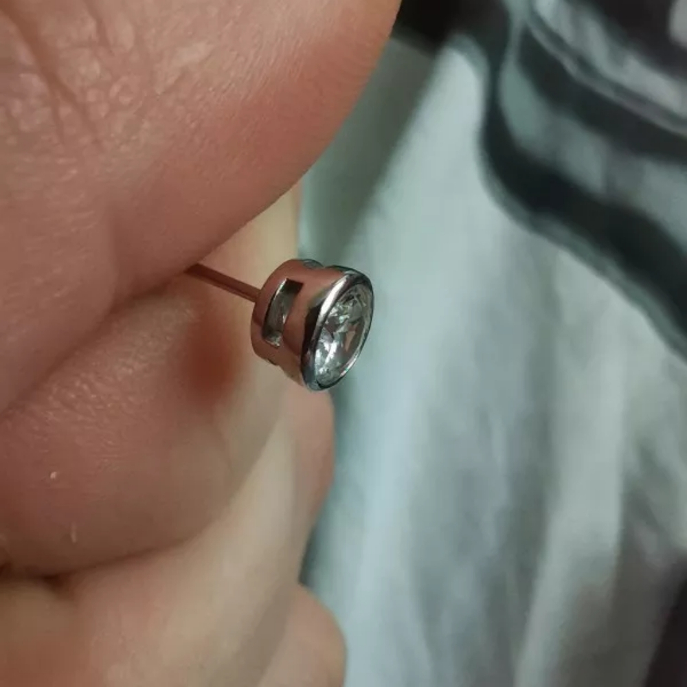 NEW Platinum Plated S925 1 cttw Bezel Stud Earrings - Picture 8 of 16